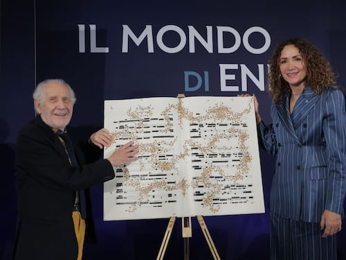 "Così il talento pittorico di Emilio Isgrò ricorda il mondo di mio padre Ennio"