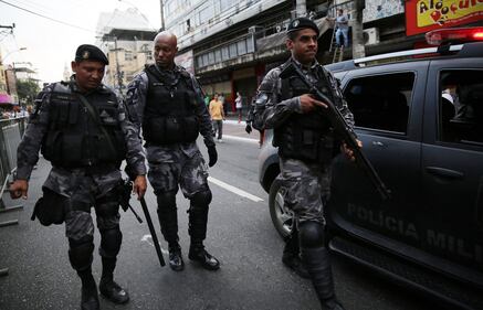 Rio, in attesa della torcia olimpica tra feste e proteste 8
