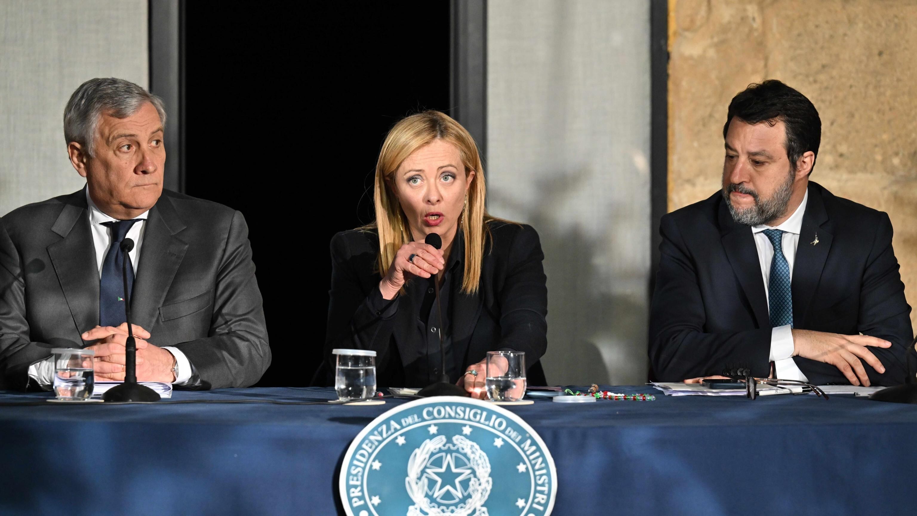 Meloni "costretta" a rivendicare la linea del rigore. Ma Salvini vince il braccio di ferro