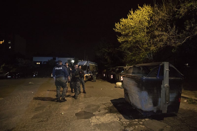Roma, ira dei cittadini contro i rom: esplode la protesta 3