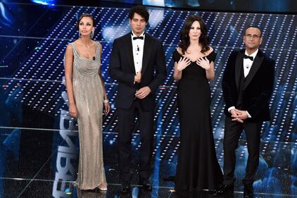 Sanremo 2016: gli abiti della prima serata 1
