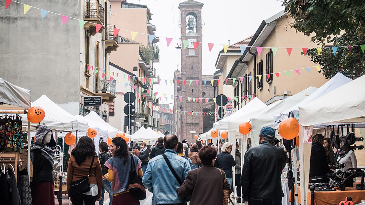 Passeggiando nei mercatini fra artigiani e l'arte del riciclo
