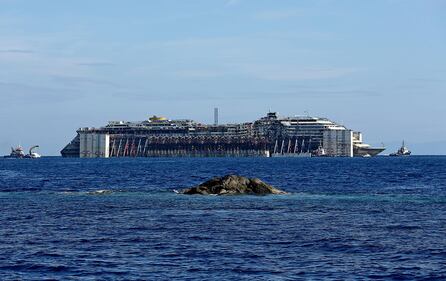 La Concordia verso Genova 14