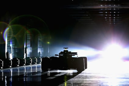 La Mercedes esce allo scoperto: ecco le foto della nuova W09 11