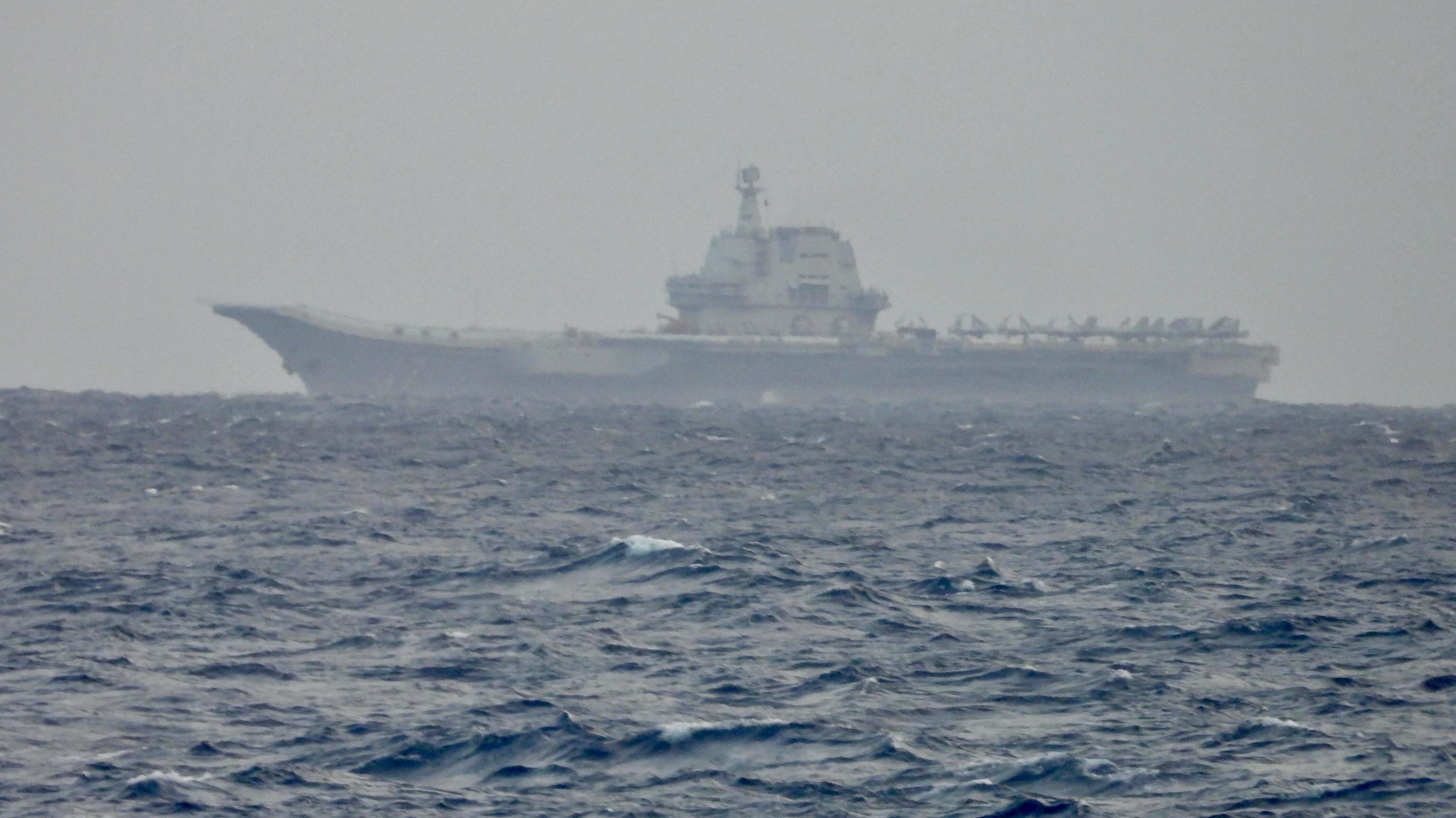 La Cina muove 19 navi da guerra contro Taiwan: "Indipendenza significa guerra"