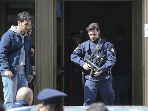 L'avvocato: "Si può aggirare il metal e introdurre un'arma"