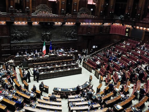 "Squadristi". Bagarre della sinistra alla Camera sulla commissione Covid