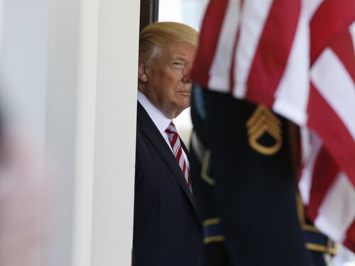 Russiagate, bufera su Trump "Chiese di fermare le indagini"
