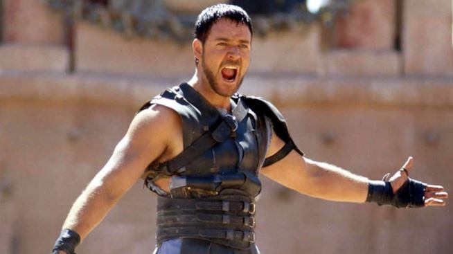 Russell Crowe costretto a tornare a casa a causa degli incendi