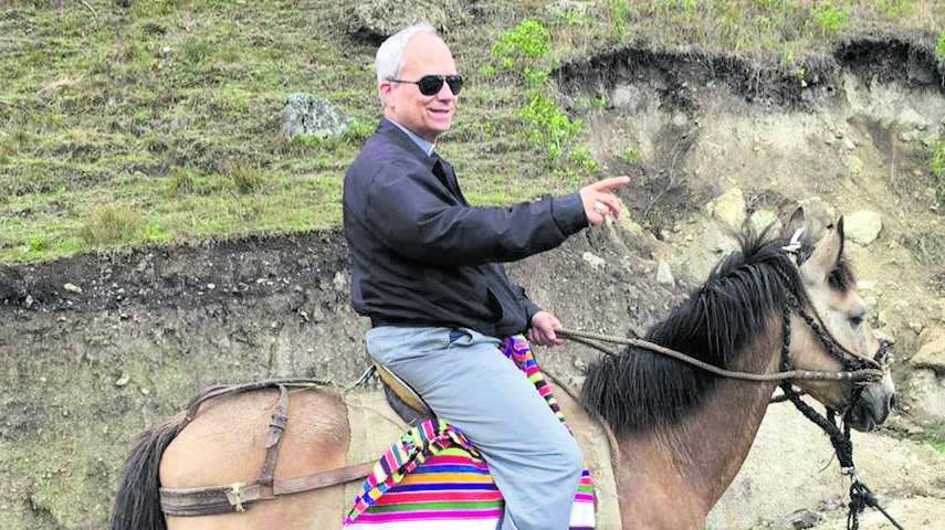 Il Papa a cavallo e le foto inedite