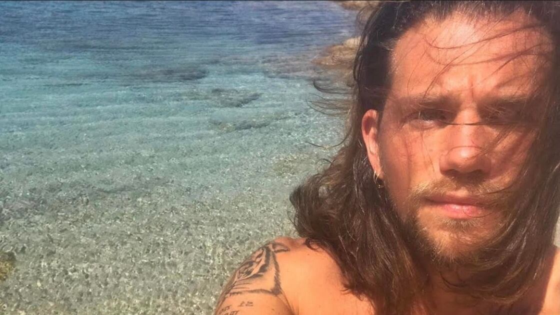 Enrico Nigiotti alle Maldive, la foto fa impazzire il web e anche Laura Pausini