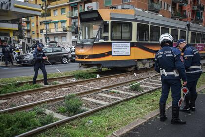 Tragedia a Milano, 14enne travolto e ucciso dal tram 3