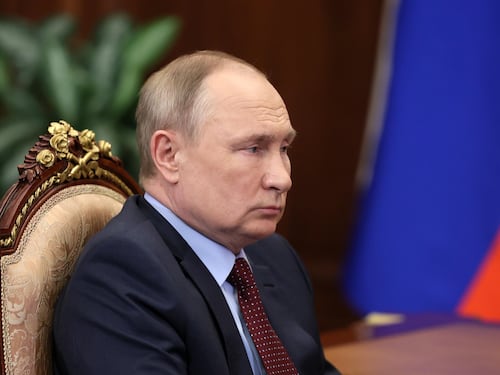 "Veleno, incidente, virus piano anti Putin a Mosca". Gli 007 di Kiev ci credono