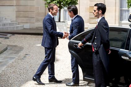 Conte da Macron all'Eliseo 2