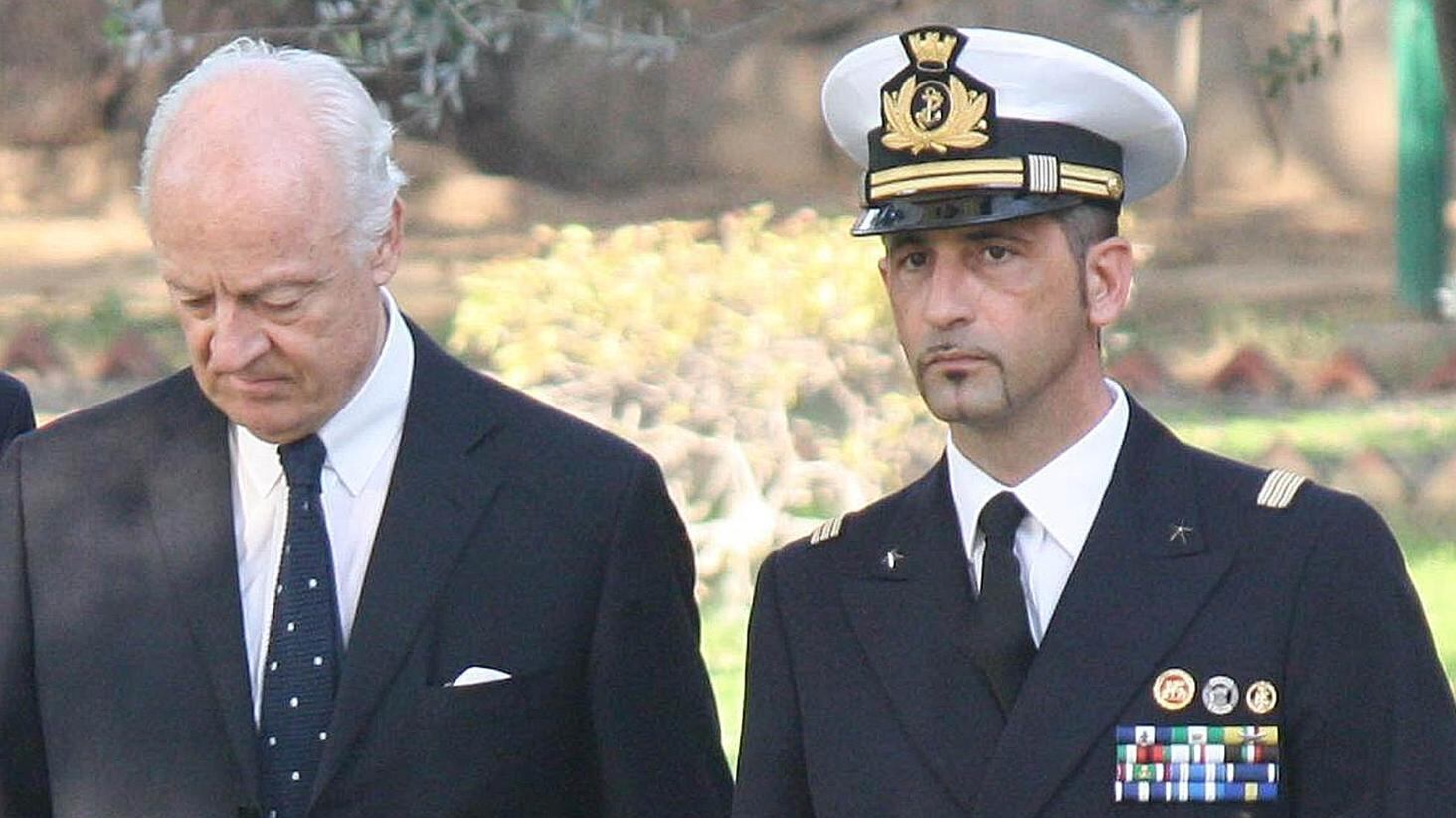 Il regalo d'oro del ministro al "re" del flop sui marò
