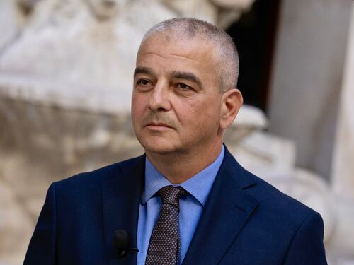 Fazzolari spegne le polemiche: "Lo scontro tra me e Giuli è del tutto inventato"
