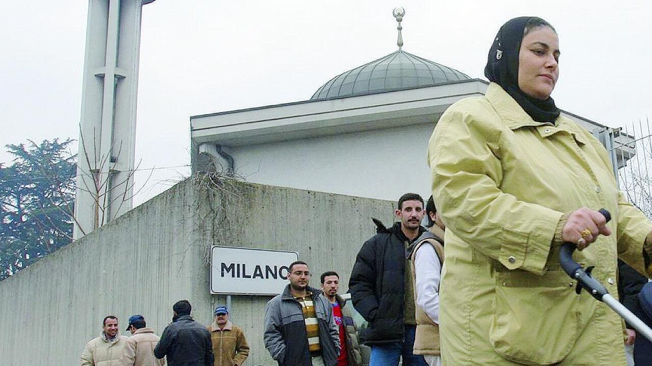 Si auto-tassano per fare la moschea