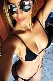 Sarah Nile sexy per l'addio al nubilato 12