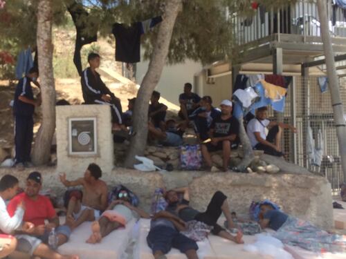 Migranti, emergenza sanitaria: "Qui fuggono, c'è un piano..."