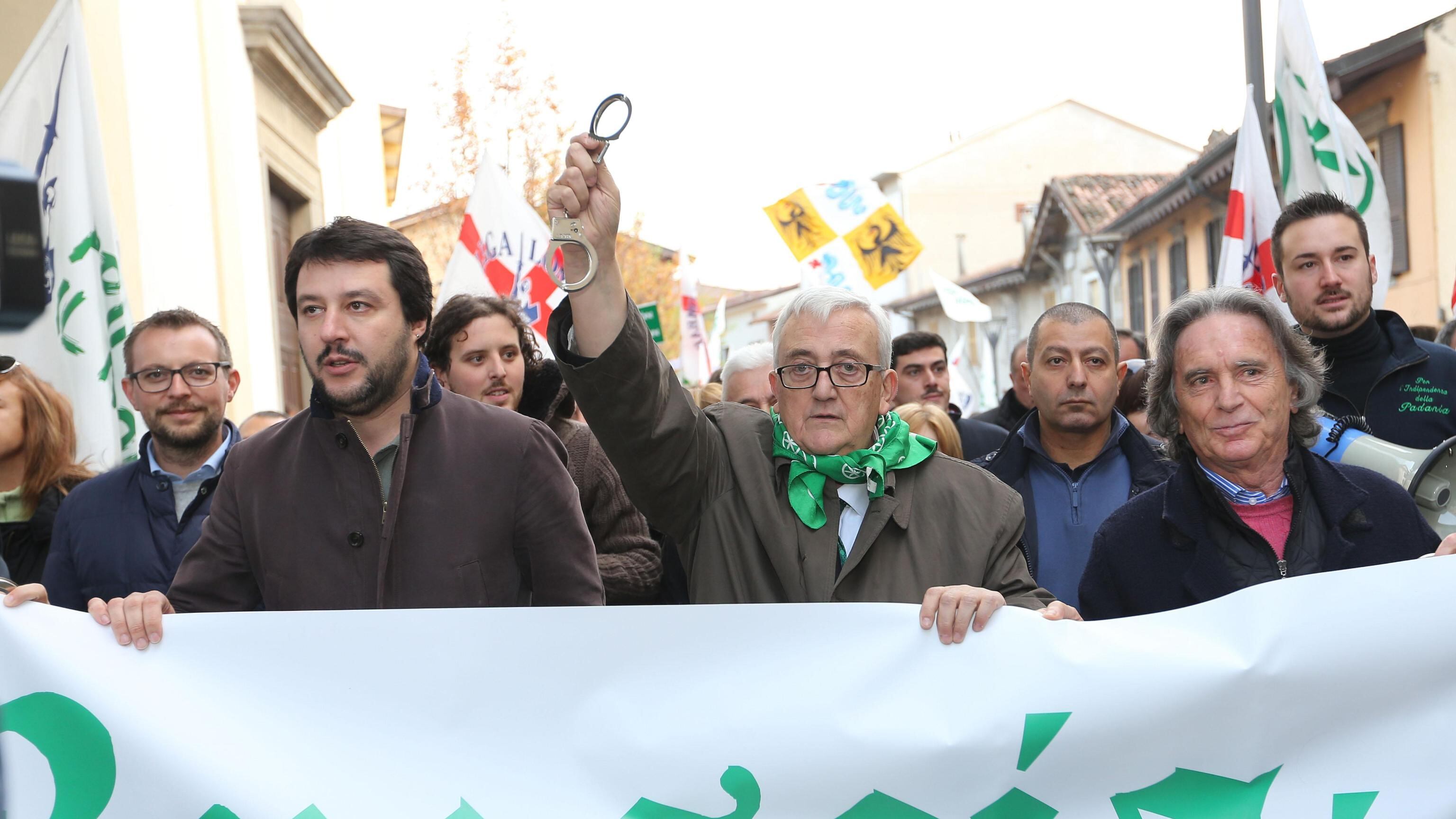 Salvini lancia un'iniziativa contro l'euro: "Ha fatto peggio del nazismo"