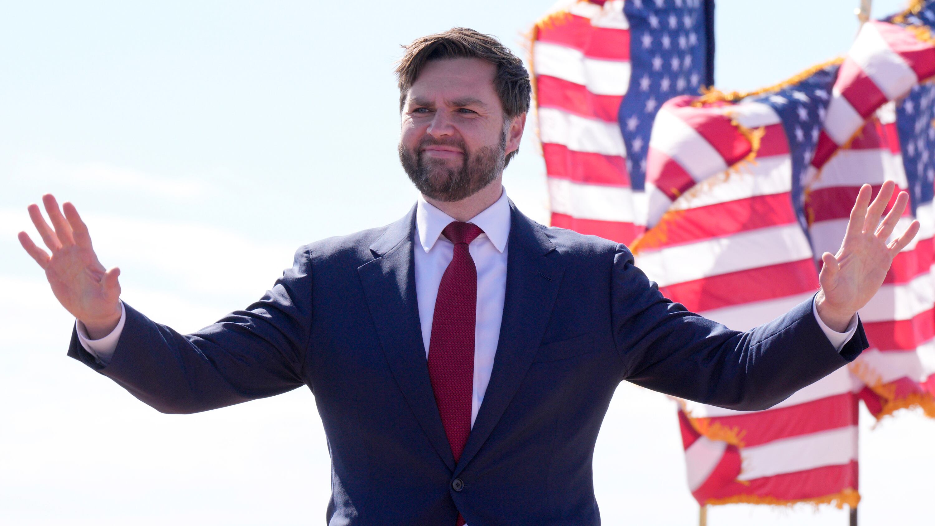 L'infanzia difficile, i marines, la svolta trumpiana: chi è JD Vance, il nuovo vicepresidente Usa