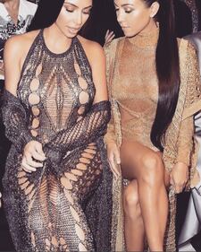 Kim Kardashian sexy: ecco l'outfit per lo sport 11