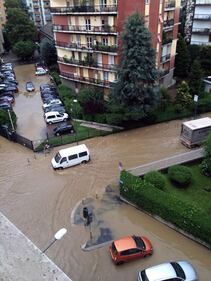 Esonda il Seveso: Milano ancora sott'acqua 7
