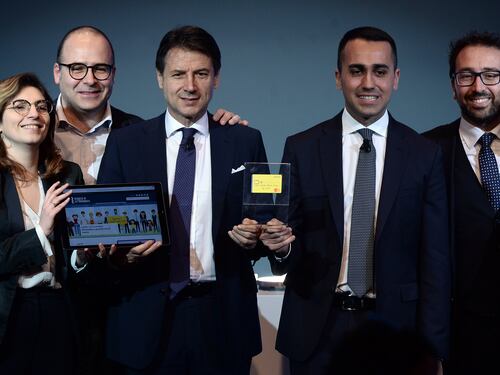Quell'asse trasversale per far crollare il M5S