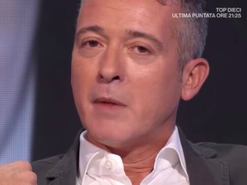 Diaco piange in tv con Insinna: "Se mi rivolgo in maniera sgradevole è perché chiedo aiuto"