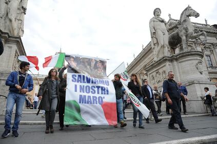 Marò tolti dal Campidoglio: scatta la protesta contro Marino 7