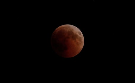 L'eclissi totale di Luna più lunga del secolo 6