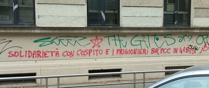 Sostegno a Cospito e alle Br: le inquietanti scritte degli anarchici 2
