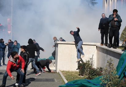 Proteste a Tirana contro il governo 4