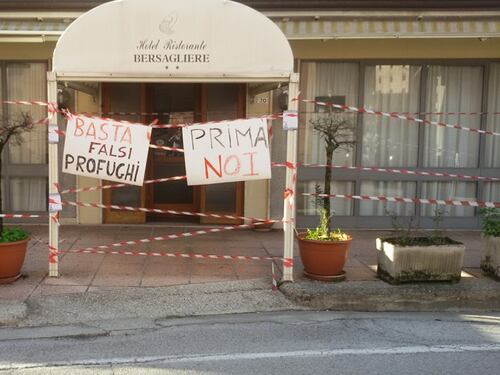 I migranti si scelgono l'hotel