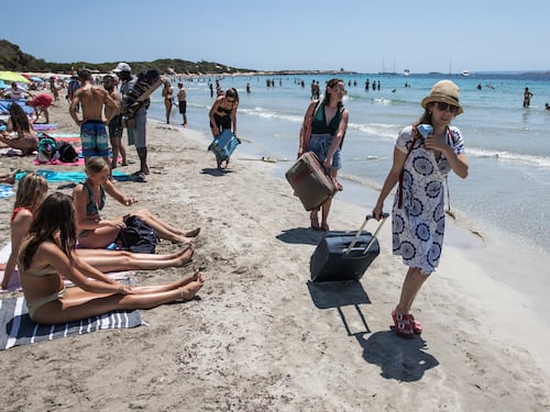 Fate attenzione al balzello sul volo delle vacanze: cosa può succedere