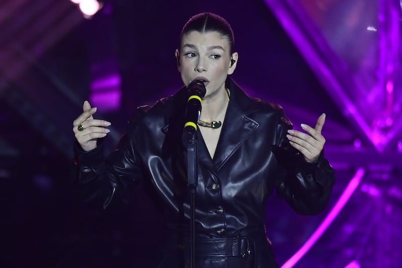 Sanremo 2024: ecco il look della finalissima del Festival di Emma 7