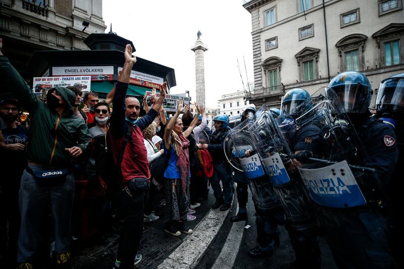 Manifestazione no pass a Roma 2