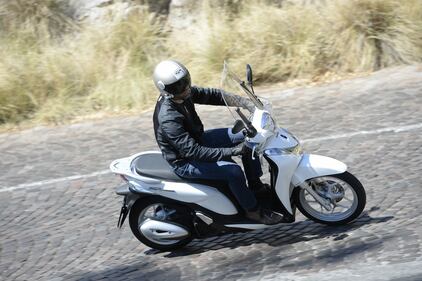 Honda SH Mode, sfida al low budget 19