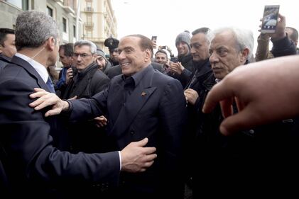 Berlusconi a Napoli: visita nel centro storico 14