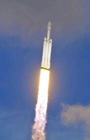 Parte il bus spaziale di Space X 3