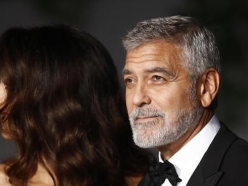 "Mi davano schiaffi sul sedere". La confessione di George Clooney
