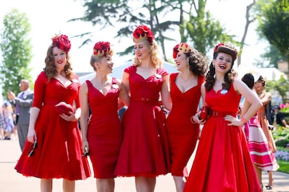 Royal Ascot, i copricapi più bizzarri sfoggiati dall'aristocrazia inglese 5
