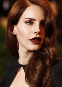 Lana Del Rey, ritorno malinconico per la sexy cantautrice 19