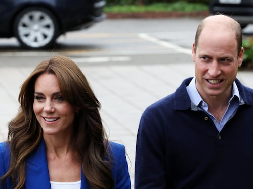 “Coesione familiare”: tutti i messaggi nascosti nel ritratto natalizio di William e Kate