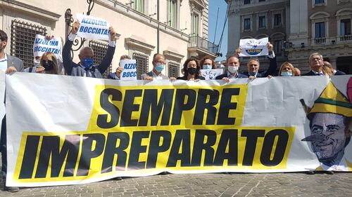 Sit-in della Lega a Palazzo Chigi: "Azzolina bocciata" 2