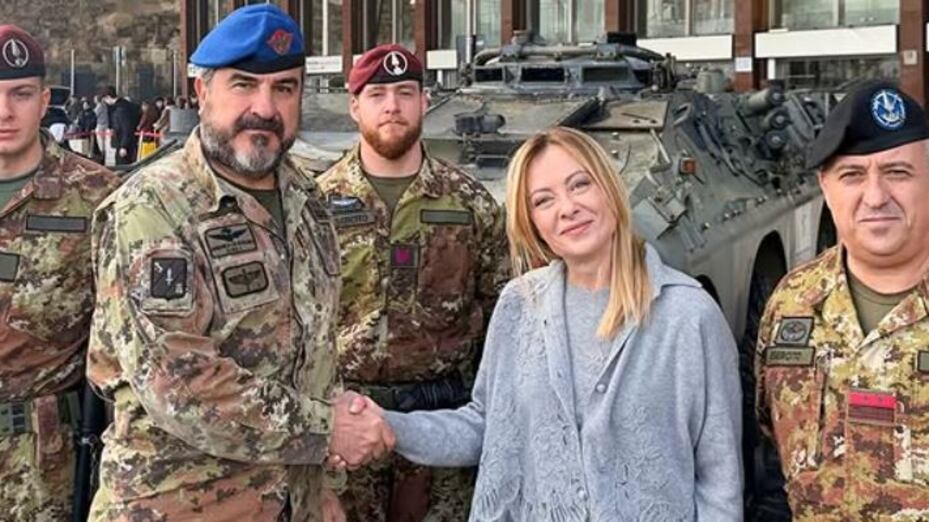 Meloni incontra i soldati di Strade Sicure: "Nessun depotenziamento"