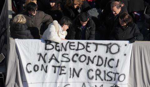L'abbraccio dei fedeli 3