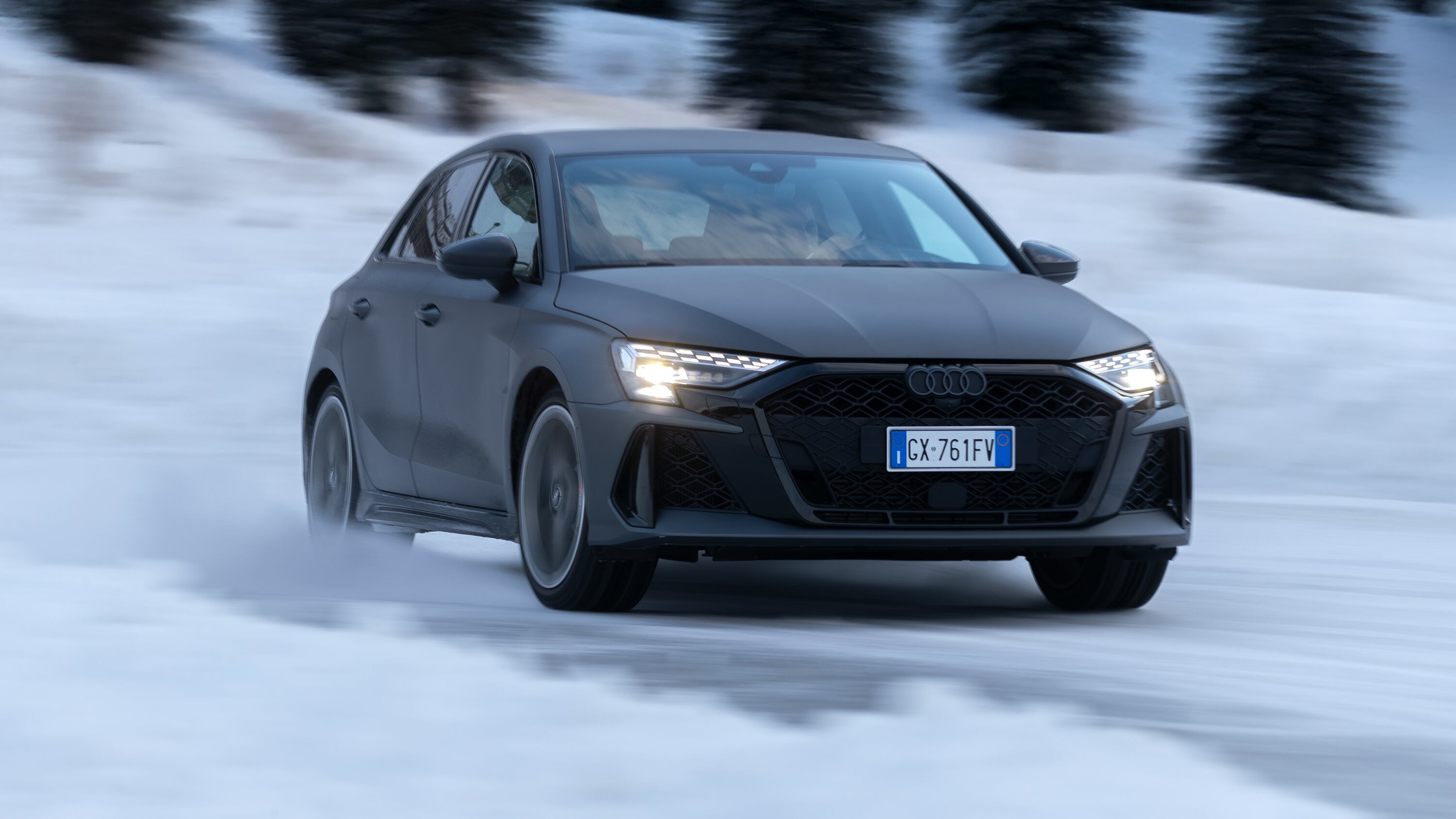 Le due anime di Audi: il bombardone Audi RS3 e la sostenibilità con le Q4 elettriche