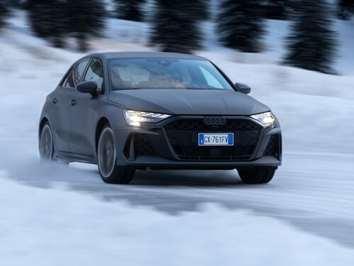 Le due anime di Audi: il bombardone Audi RS3 e la sostenibilità con le Q4 elettriche