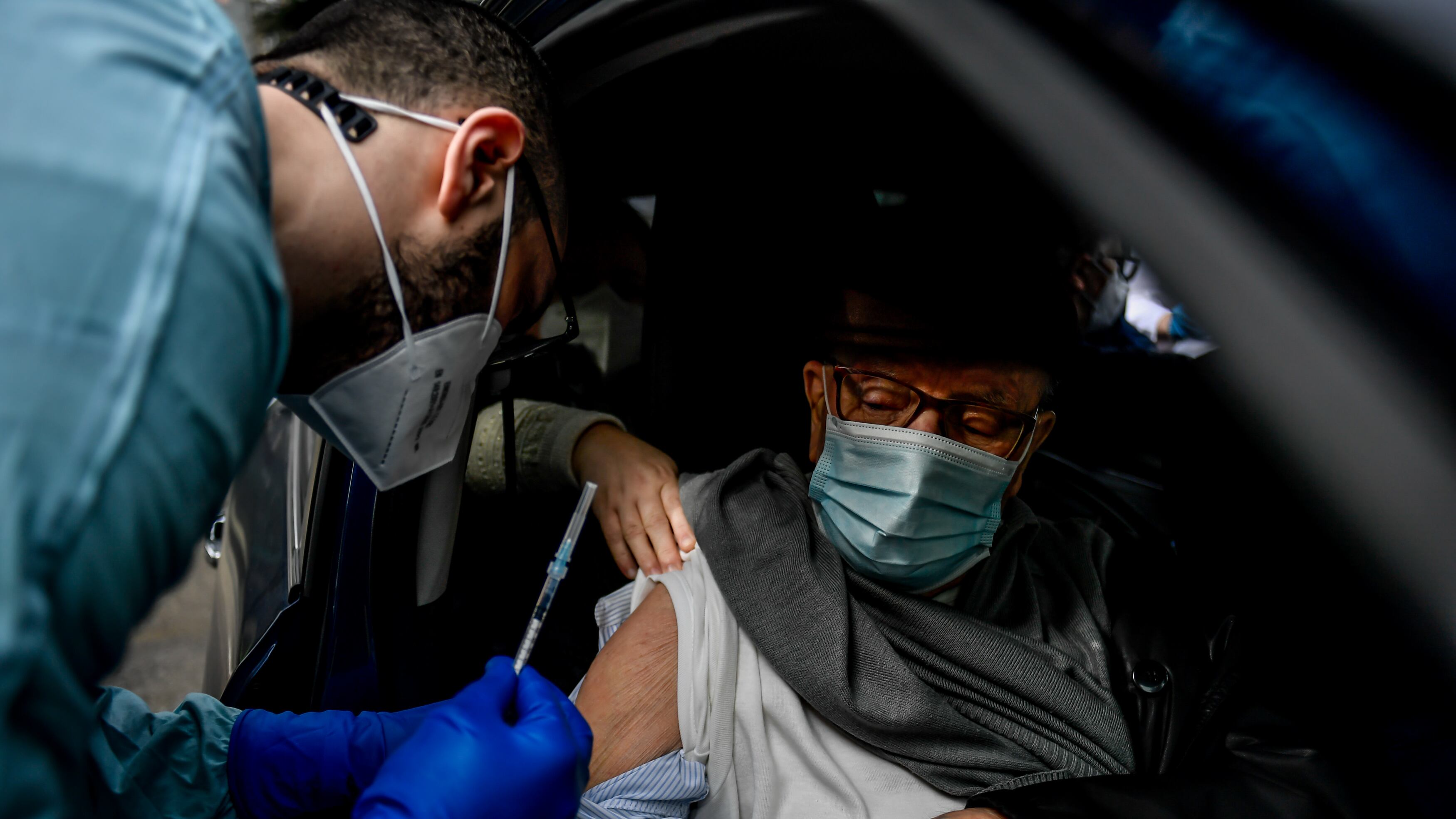Vaccini e tamponi: a Milano il primo Drive Through della Difesa